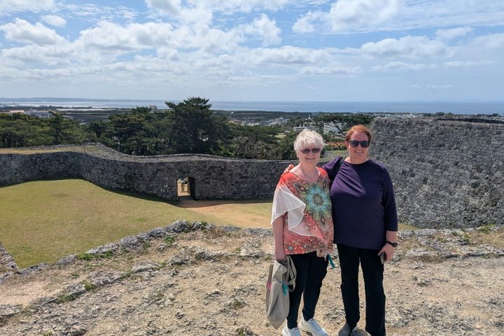 Okinawa: Zakimi Castle and Yuntanza Museum Heritage Tour