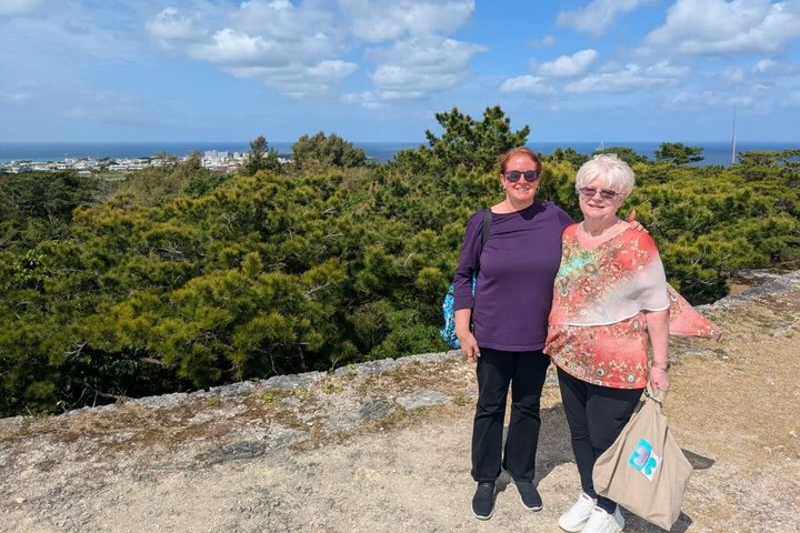 Okinawa: Zakimi Castle and Yuntanza Museum Heritage Tour
