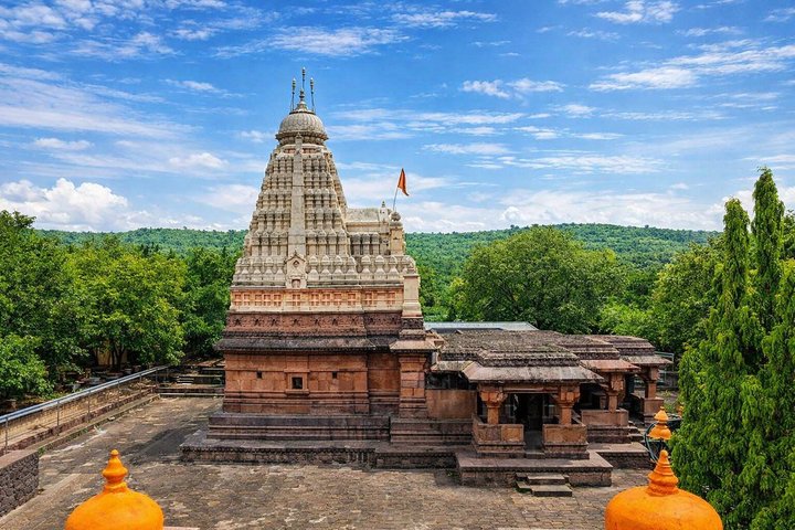 From Aurangabad: 3-Day Tour of Shirdi Sai Baba, Ajanta, & Ellora.