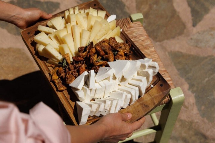 Naxos Old Town Private Food Tour with Dinner and Pickup