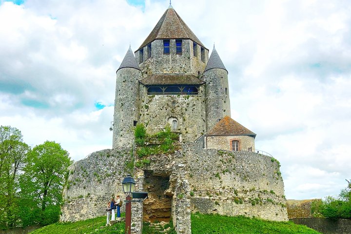 Fontainebleau Castle & Provins Medieval City with hotel pick up