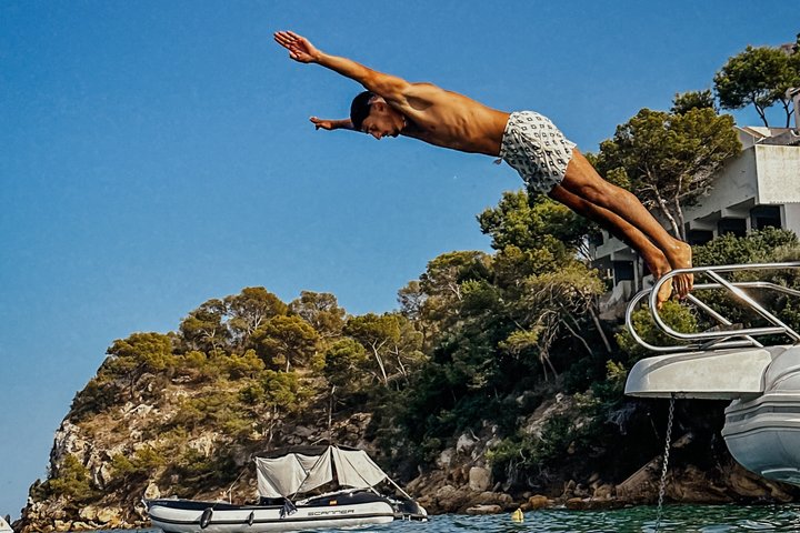 Palma de Mallorca Private Boat Trip with Water Toys and 25 Coves