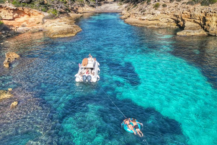 Palma de Mallorca Private Boat Trip with Water Toys and 25 Coves