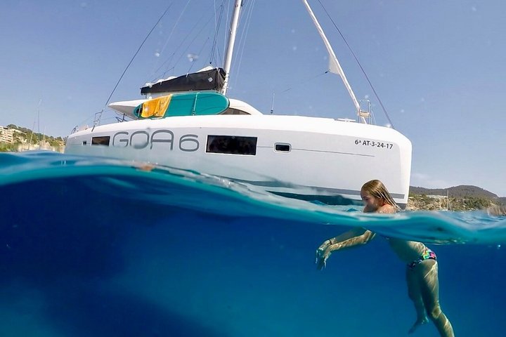 Puerto Vallarta: Coast & Fun 4h All Inclusive on 42' Goa
