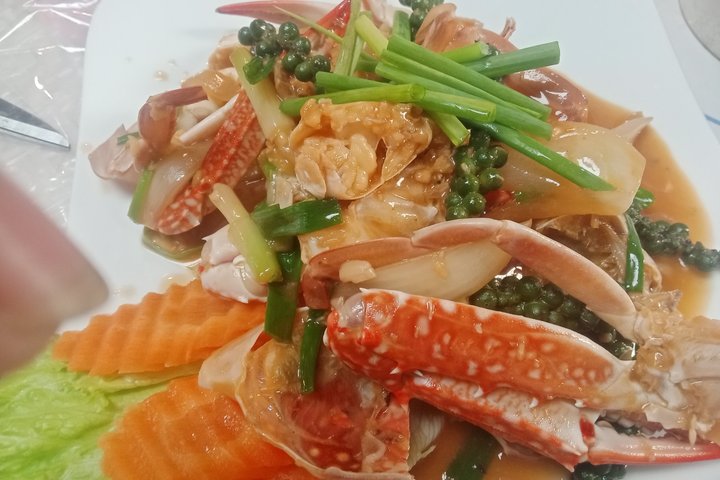 KAMPOT: Pepper farm. Cave. Secret Lake. Kep Crab market & Salt..