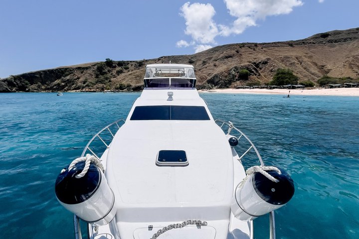 Komodo Island Speedboat Tour Padar Pink Beach with Snorkeling