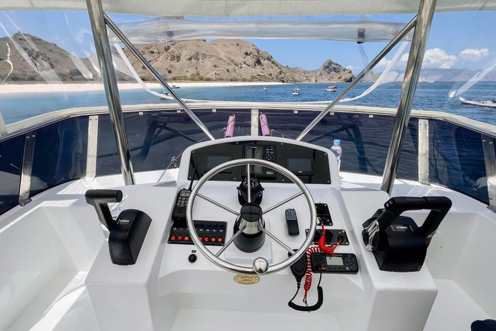 Komodo Island Speedboat Tour Padar Pink Beach with Snorkeling