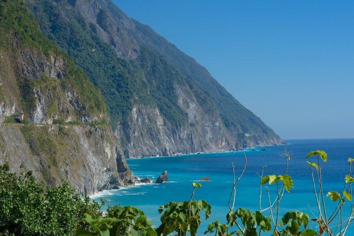 Hualien Day Tour: Taroko Gorge, Qingshui Cliffs & Qixingtan Beach