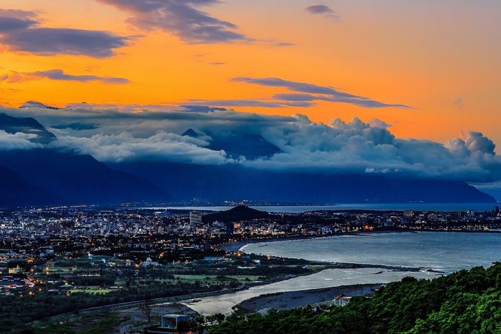 Hualien Day Tour: Taroko Gorge, Qingshui Cliffs & Qixingtan Beach