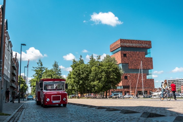 Discover Antwerp in a unique way by tram