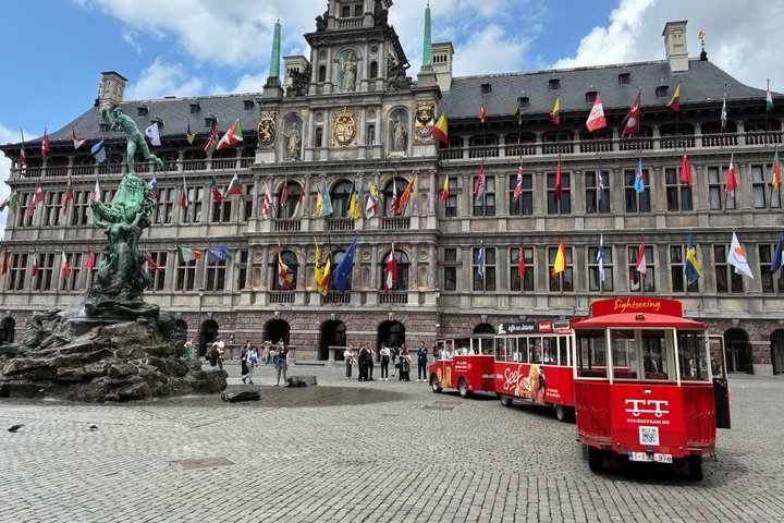 Discover Antwerp in a unique way by tram