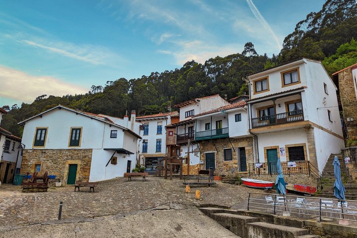 From Oviedo and Gijón: Llanes, Ribadesella, Alto de Fitu and Bowls