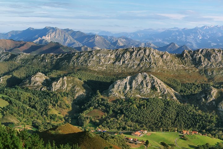 From Oviedo and Gijón: Llanes, Ribadesella, Alto de Fitu and Bowls