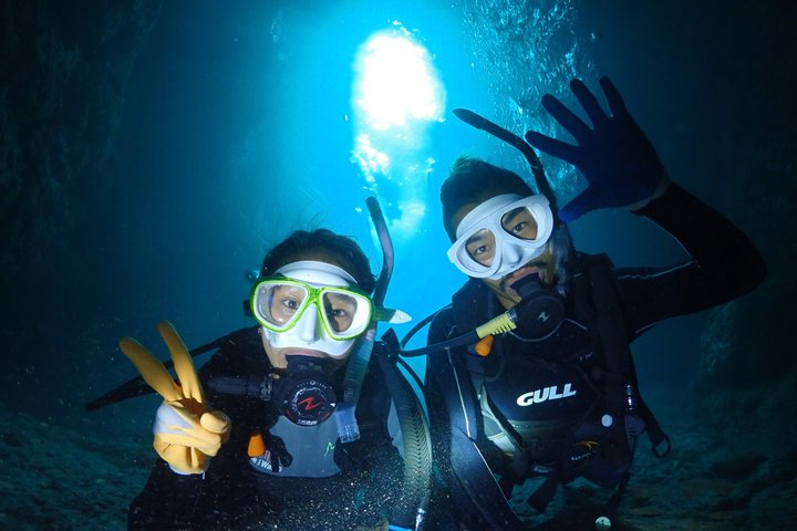 Blue Cave Area Experience Diving!Free feeding & photo images Chinese guide available!1 group with a dedicated instructor