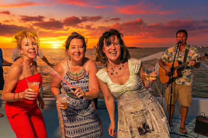 Key West Sunset Cruise: Dinner, Live Music & Drinks Included