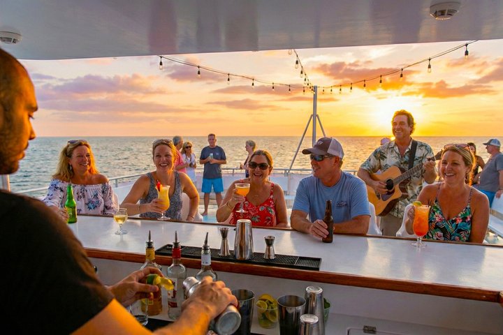 Key West Sunset Cruise: Dinner, Live Music & Drinks Included