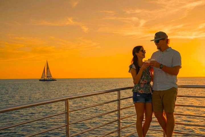 Key West Sunset Cruise: Dinner, Live Music & Drinks Included