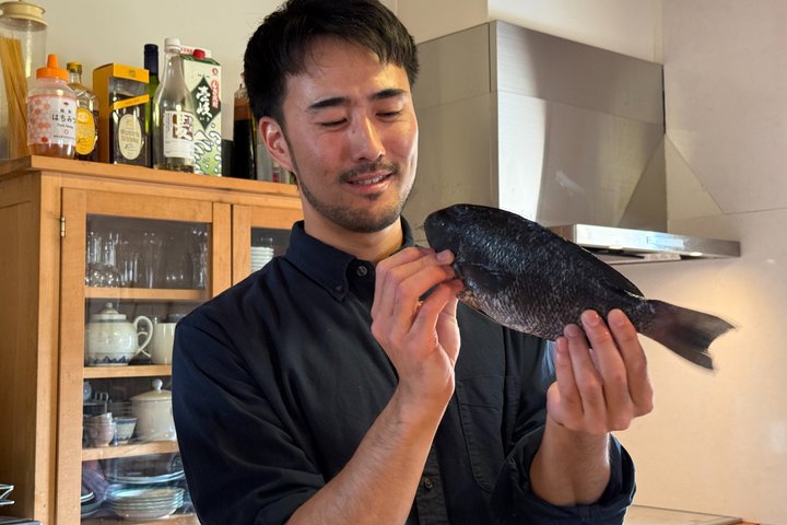Sushi-making Experience using Traditional Karatsu Pottery