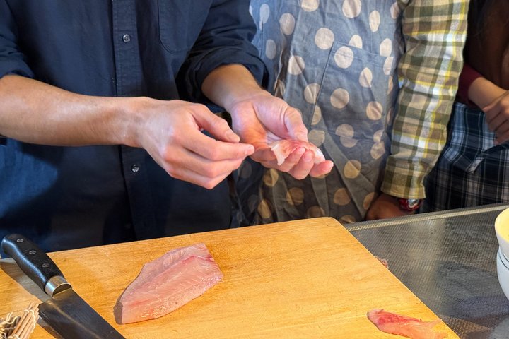 Sushi-making Experience using Traditional Karatsu Pottery