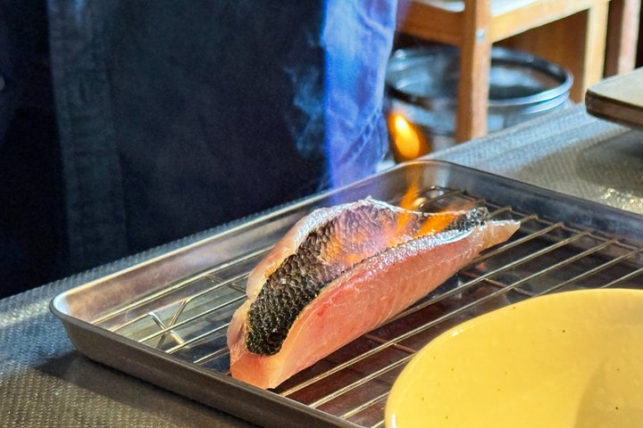 Sushi-making Experience using Traditional Karatsu Pottery
