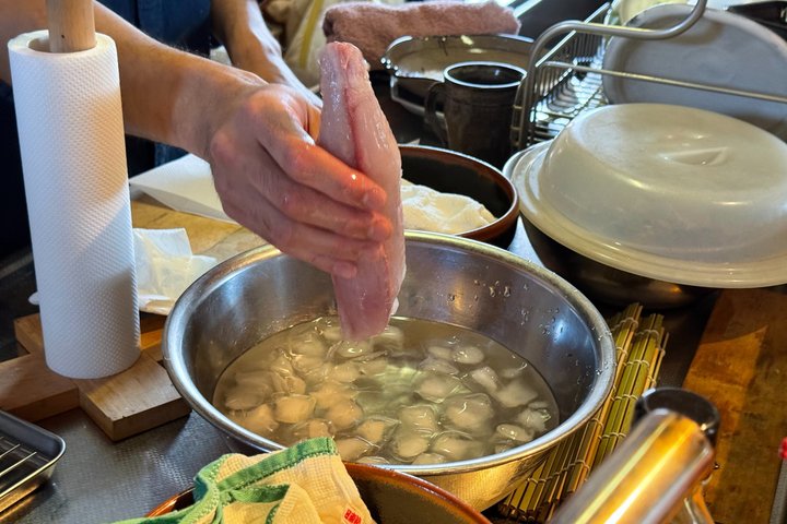 Sushi-making Experience using Traditional Karatsu Pottery