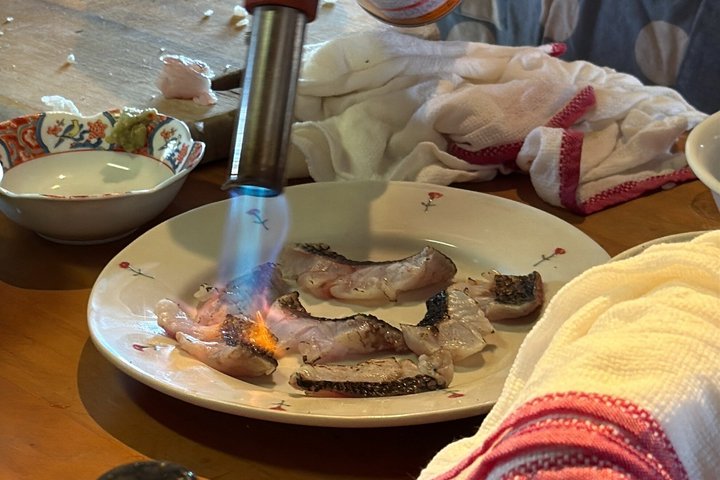 Sushi-making Experience using Traditional Karatsu Pottery