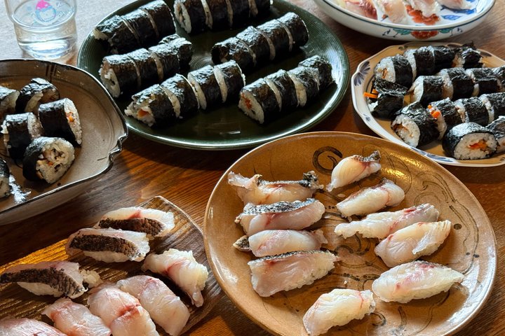 Sushi-making Experience using Traditional Karatsu Pottery