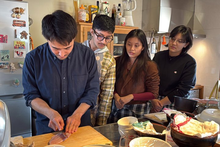 Sushi-making Experience using Traditional Karatsu Pottery