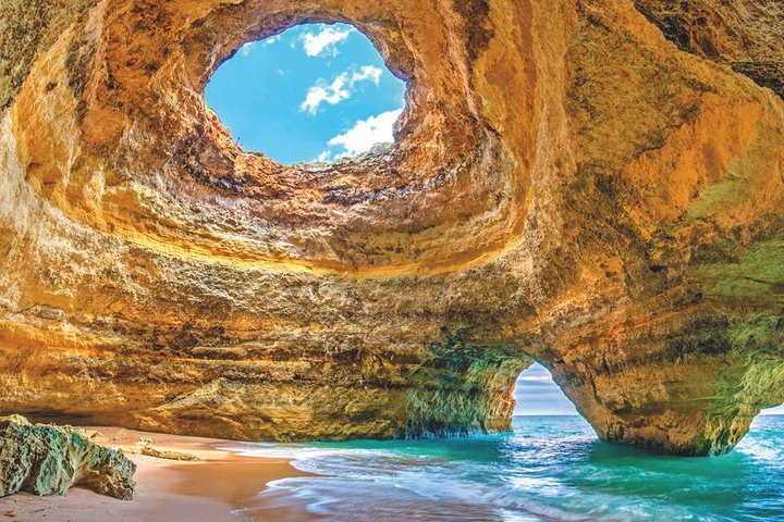 Portimao: Dolphins & Caves - Catamaran witn Marine Biologist