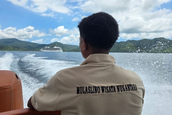 6 Island Speedboat Hopping Tour in Komodo National Park