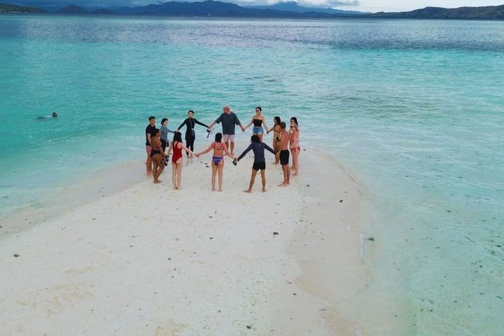 6 Island Speedboat Hopping Tour in Komodo National Park