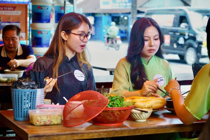 Ho Chi Minh City: Motorbike Street Food Tour with 12 Tastings