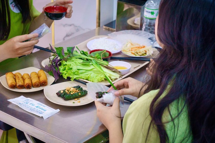 Ho Chi Minh City: Motorbike Street Food Tour with 12 Tastings