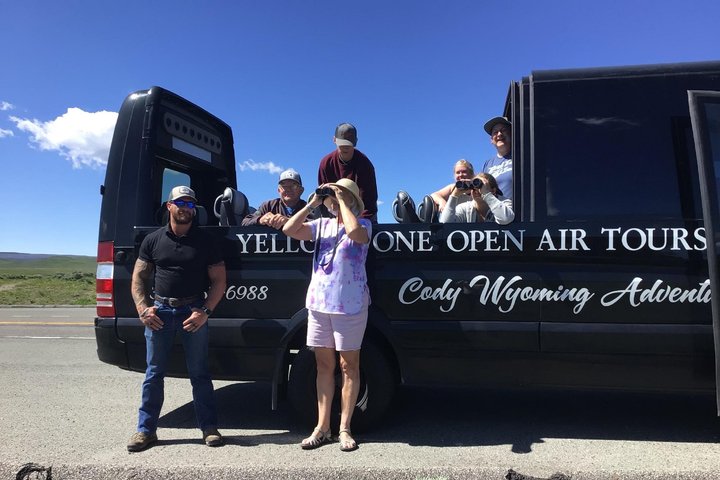 250th Celebration Yellowstone Open Air tour W/lunch and Souvenir