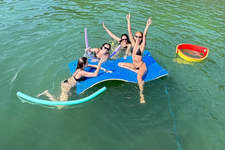 Private Boat Tour through the beautiful beaches and islands of Búzios