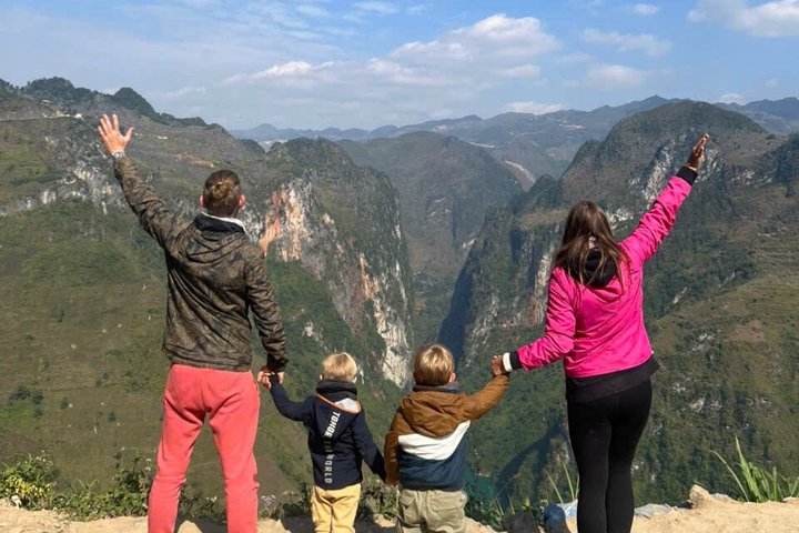 Ha Giang Loop 3D2N Private Car Tour (English speaking Driver)