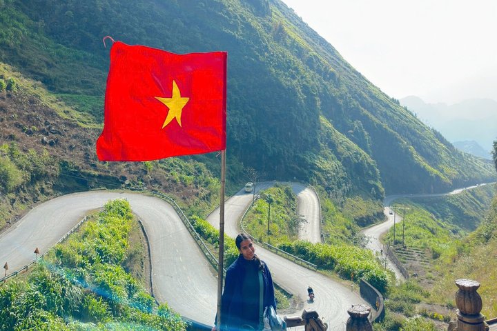 Ha Giang Loop 3D2N Private Car Tour (English speaking Driver)