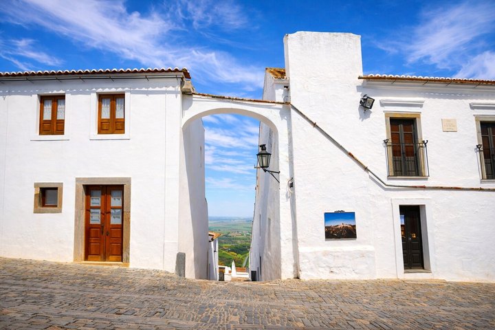 Visit to Monsaraz Castle (Evora - Monsaraz - Évora)