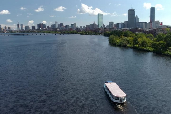 Boston Skyline Sightseeing Boat Tour: Charles River Cruise