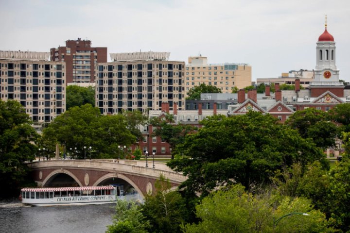 Boston Skyline Sightseeing Boat Tour: Charles River Cruise