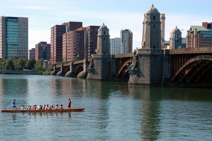 Boston Skyline Sightseeing Boat Tour: Charles River Cruise