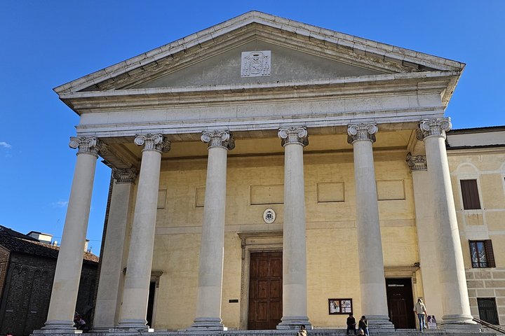 Treviso Center Tour with Welcome Coffee and Local Snack