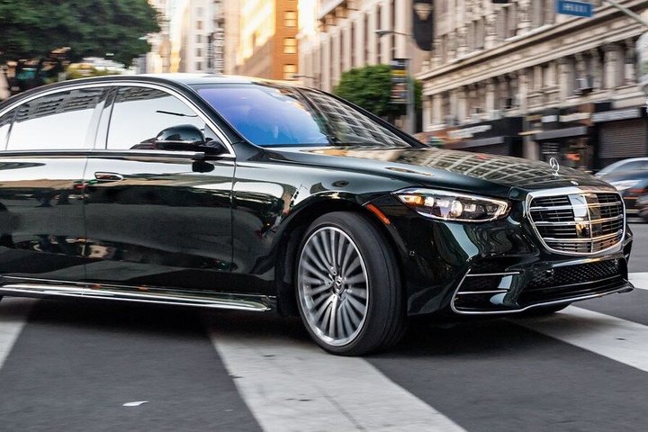 Private Transfer: Brandenburg Airport BER to Berlin by Luxury Car