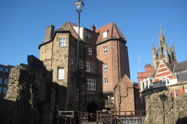 90 minute Old Newcastle Walking Tour - FREE castle entry
