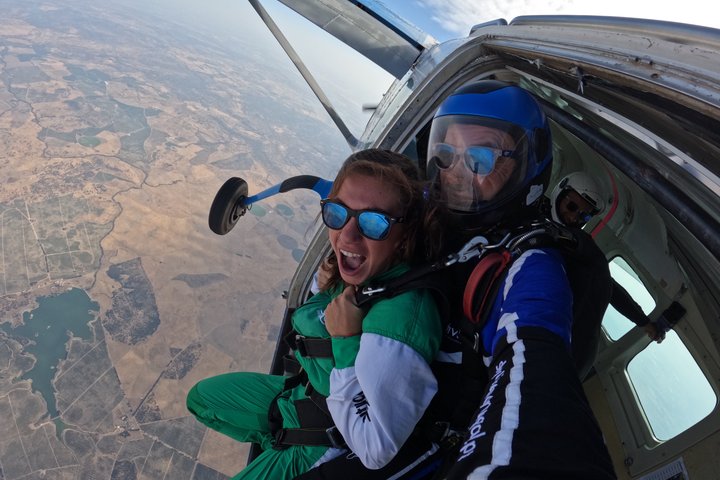 Premium Skydiving Portugal 15,000ft Freefall near Lisbon