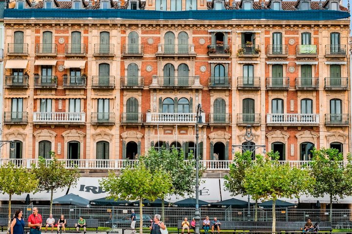 Pamplona walking small group tour