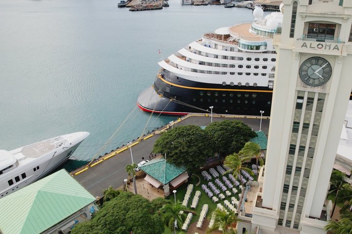 Oahu: Ka Moana Lūʻau at Aloha Tower – Oceanfront Luau Show