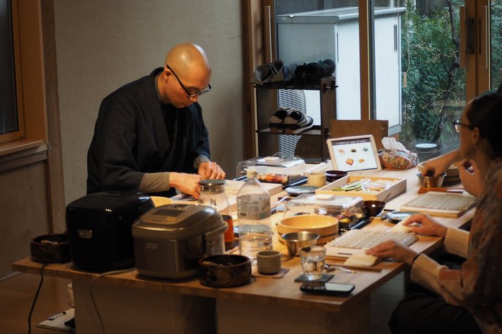 Private Sushi Class in Tokyo–6 Kinds, Cultural Story & Full Meal