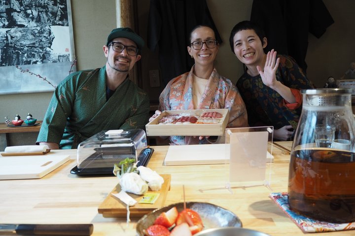 Private Sushi Class in Tokyo–6 Kinds, Cultural Story & Full Meal