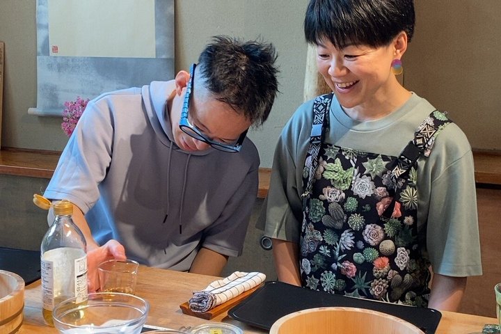 Private Sushi Class in Tokyo–6 Kinds, Cultural Story & Full Meal